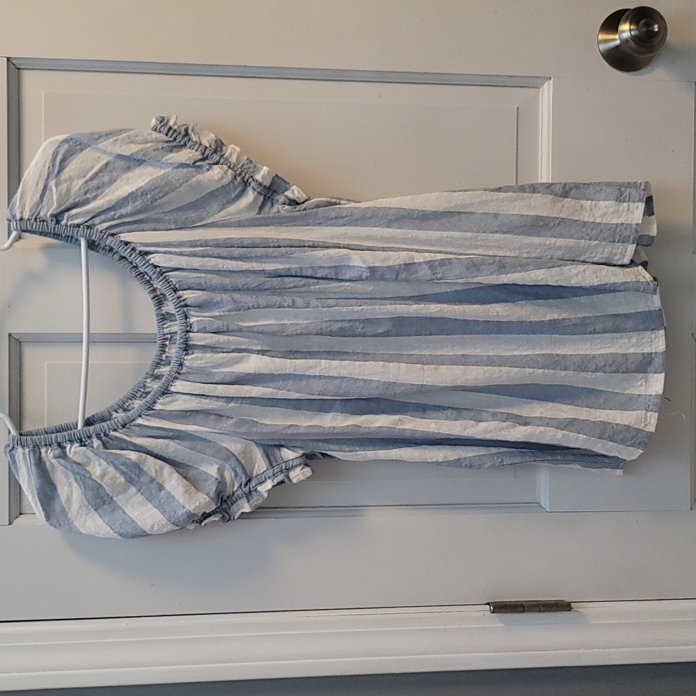 Flutter Sleeve Scoop Neck Top